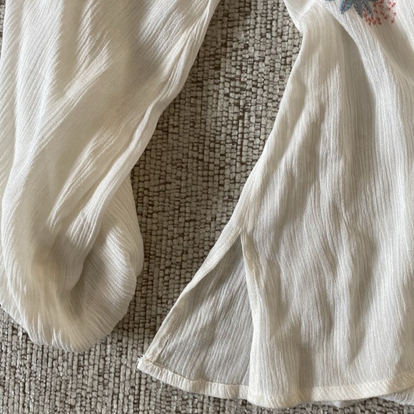 Andree by Unit off the shoulder tie front top. - Picture 5 of 7